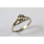 A Ladies 18ct White Gold Solitaire Diamond Ring