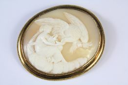 A Ladies 9ct Yellow Gold Shell Cameo