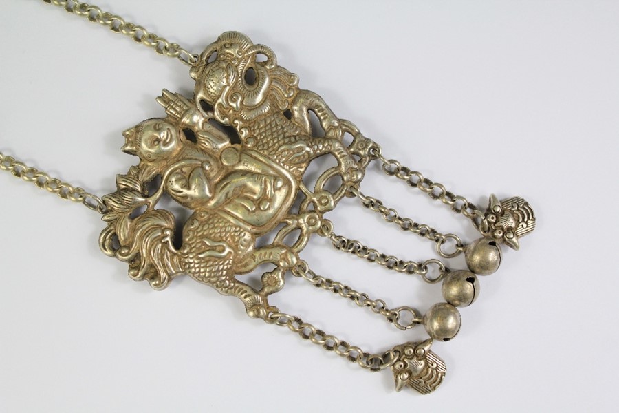 A Chinese White Metal Necklace - Image 2 of 2