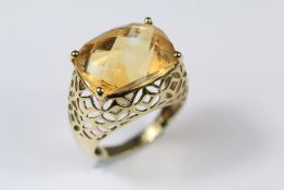 A 9ct Yellow Gold Yellow Stone Ring