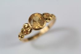 A Ladies Antique 18ct Yellow Gold and Topaz Ring