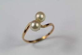 A Lady's Yellow Gold and Pearl Cross Over Ring