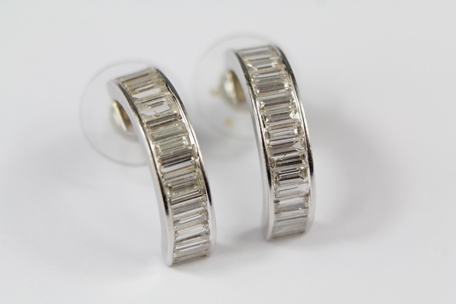 A 14ct White Gold Diamond Earrings - Image 2 of 2