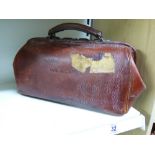 VINTAGE LEATHER DOCTORS BAG