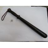 MILITARY TRUNCHEON 45 CMS LONG,IMPRESSED MARKS. SJM SARJENT 0727