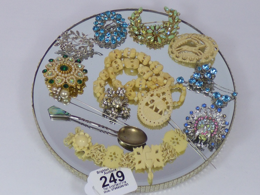 QUANTITY OF COSTUME JEWELLERY & OTHERS