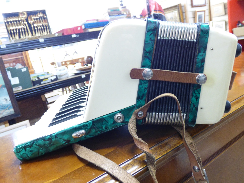 CASED GERMAN ACCORDION - Image 4 of 7