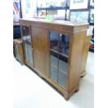 3 SECTION DISPLAY CABINET WITH CENTRE CUPBOARD