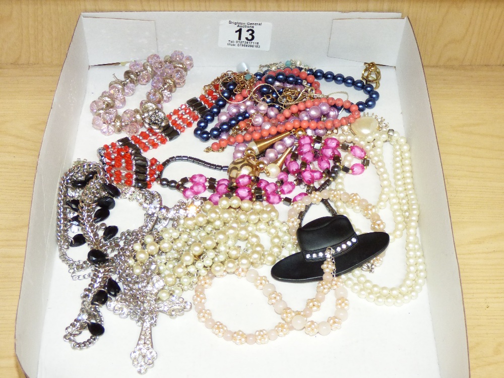 QUANTITY OF COSTUME JEWELLERY