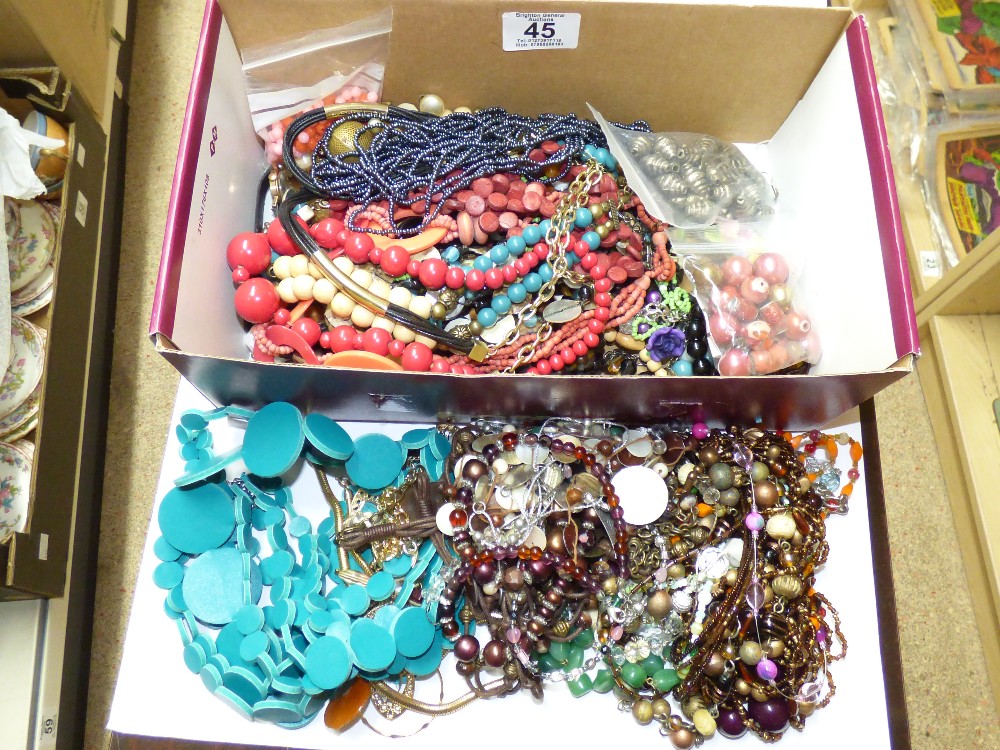 QUANTITY OF COSTUME JEWELLERY