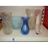 QUANTITY OF GLASS VASES INCLUDING GEOFFREY BAXTER CLEAR BARK VASE 625034