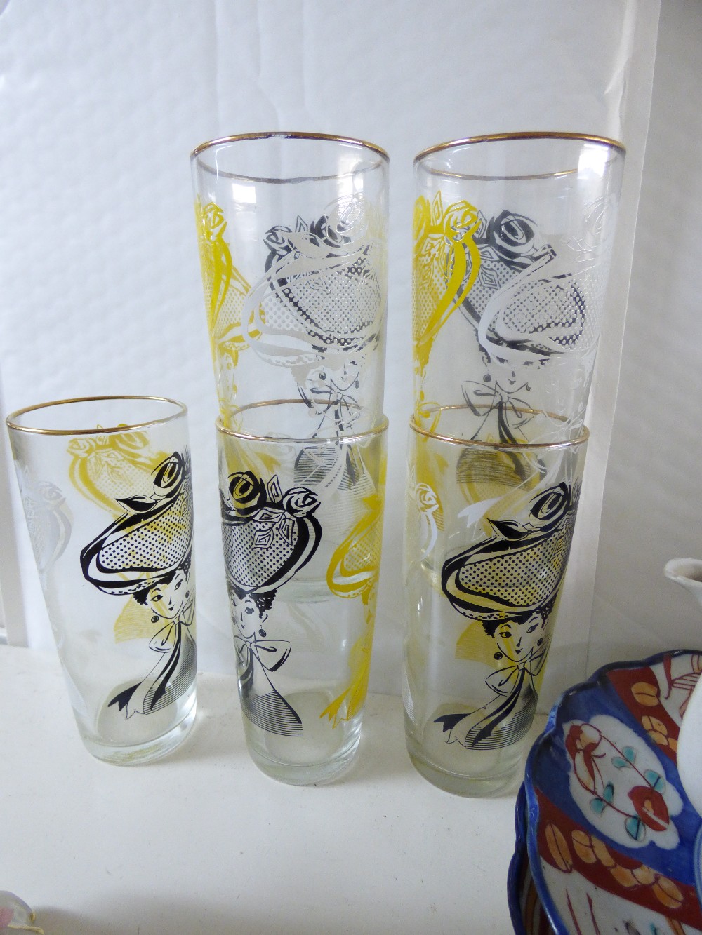 MIXED LOT INCLUDING RETRO GLASSES & ORIENTAL STYLE CERAMICS - Image 7 of 11