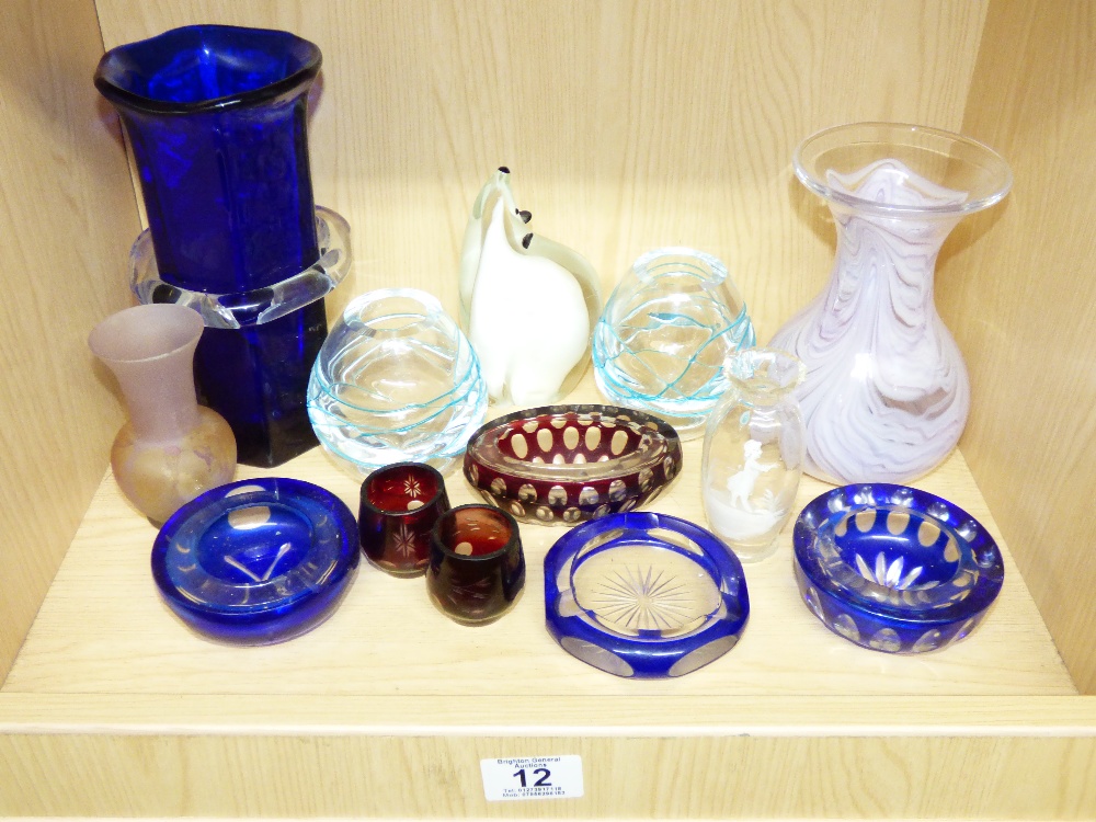 QUANTITY OF GLASS ITEMS INCLUDING MARY GREGORY