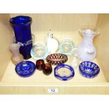 QUANTITY OF GLASS ITEMS INCLUDING MARY GREGORY