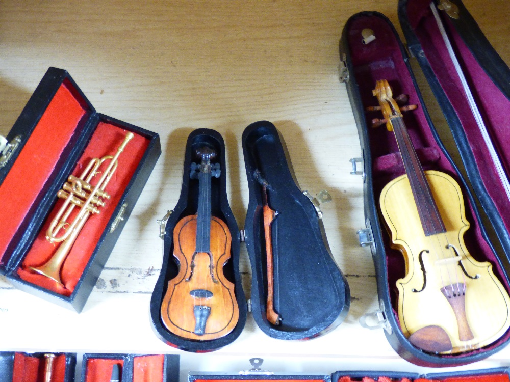 COLLECTION OF BOXED MINIATURE MUSICAL INSTRUMENTS - Image 3 of 3