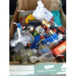 BOX OF VINTAGE TOYS INCLUDING LEGO ITEMS