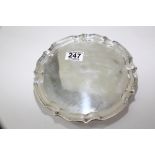 HALL MARKED SILVER SALVER / CARD TRAY SITTING ON 3 SCROLLING FEET , 20.5 CMS DIAMETER, J.M.CO DUBLIN