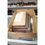 BOX OF ASSORTED VINTAGE PHOTOS & PHOTOGRAPH ALBUMS