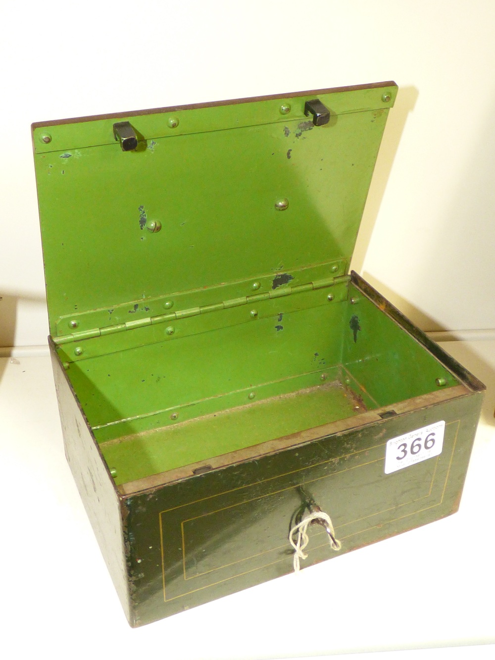 METAL STRONGBOX WITH KEY 10 X 22 X 15 CMS - Image 2 of 2