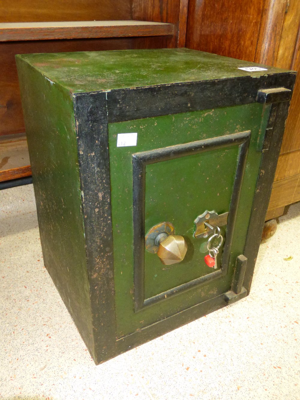 ANTIQUE SAFE & KEY - Image 2 of 8