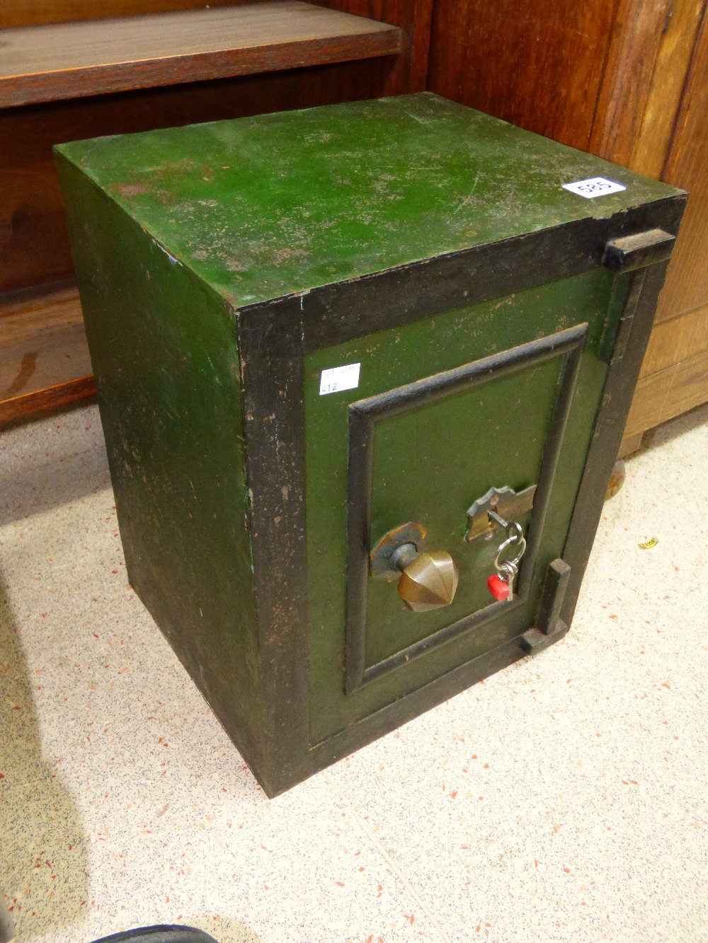 ANTIQUE SAFE & KEY