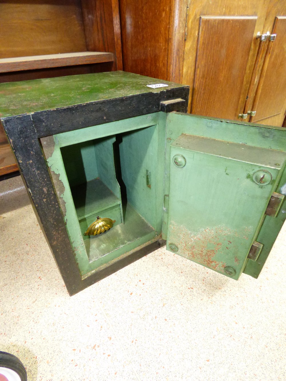 ANTIQUE SAFE & KEY - Image 8 of 8