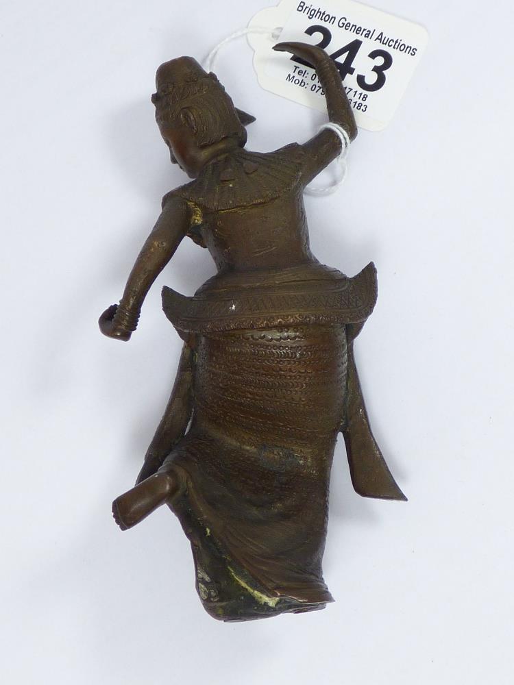 A FINE 19th CENTURY BRONZE OF A DANCING ASIAN WOMAN WEARING TRADITIONAL COSTUME 15 cms - Image 4 of 4