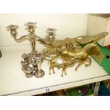 QUANTITY OF METAL & PLATED ITEMS INCLUDING A CANDELABRA