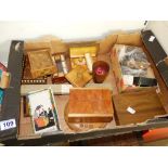 MIXED LOT OF VINTAGE ITEMS INCLUDING WOODEN BOXES & GAMES