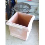 TERRACOTTA GARDEN PLANTER & WICKER WASTE PAPER BIN