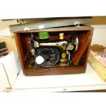 VINTAGE CASED SINGER SEWING MACHINE