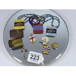 3 X ENAMEL NEWMARKET HORSE RACING BADGES, 2 X SPEEDWAY BADGES + OTHERS