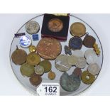 QUANTITY OF COINS, MEDALS & TOKENS INCLUDING 1954 WINSTON CHURCHILL 80th BIRTHDAY MEDALLION