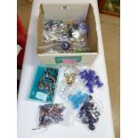 QUANTITY OF BEADS & COSTUME JEWELLERY INCLUDING TIFFANY STYLE