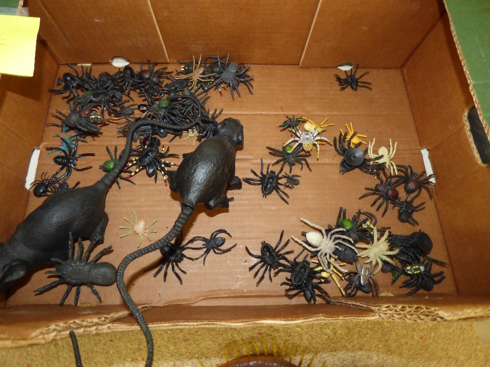 QUANTITY OF HALLOWEEN TOY SPIDERS, RATS & BUGS - Image 2 of 3