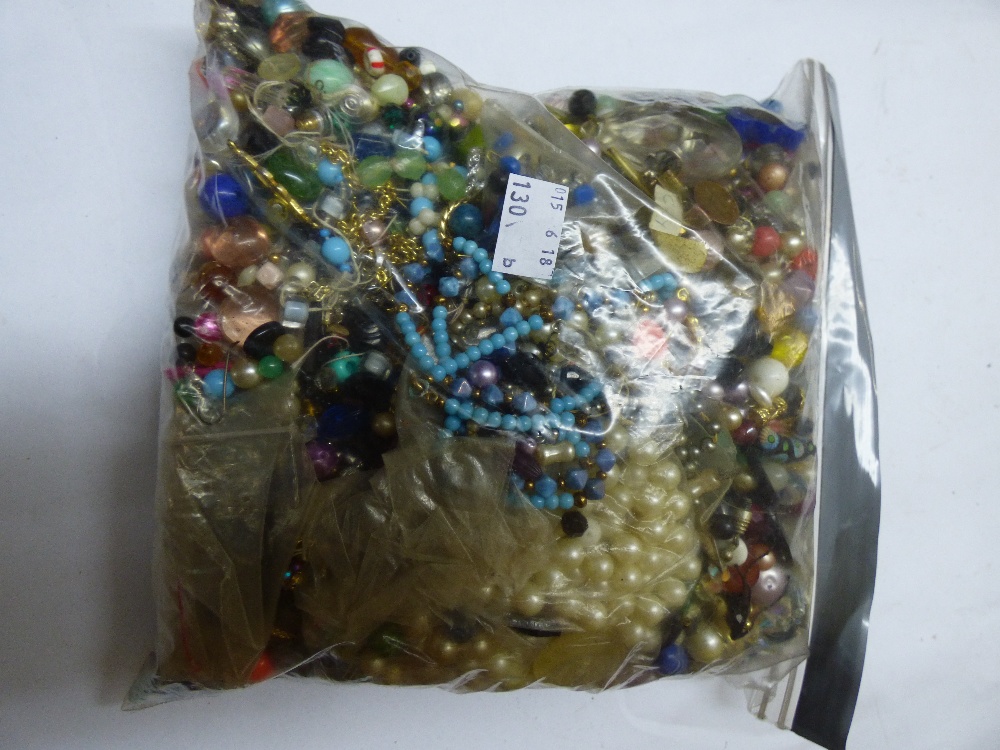 QUANTITY OF LOOSE BEADS - Image 4 of 7