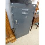 SHORT METAL LOCKER WITH SINGLE DOOR