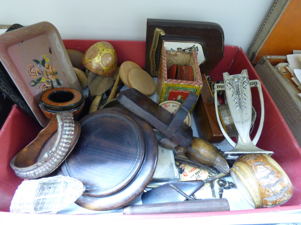 MIXED LOT OF VINTAGE INCLUDING PLATED ITEMS - Image 2 of 2