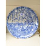 JAPANESE 19th CENTURY BLUE & WHITE PLATTER 31 CMS DIAMETER