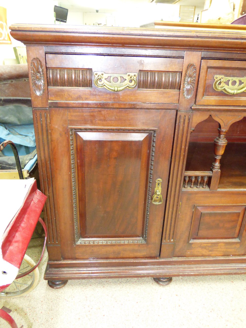 T SIMPSON & SONS HALIFAX LARGE SIDEBOARD - Image 4 of 4