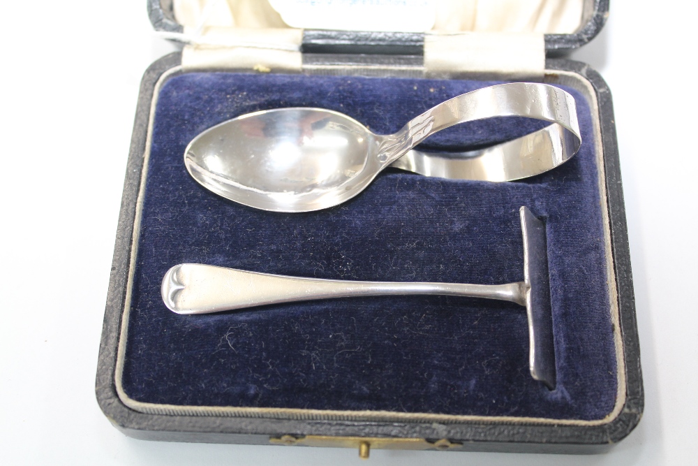 HALLMARKED SILVER SPOON & PUSHER (BOXED) - Image 2 of 3