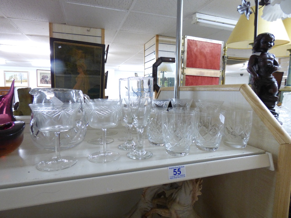 QUANTITY OF VINTAGE GLASSES & WATER JUG