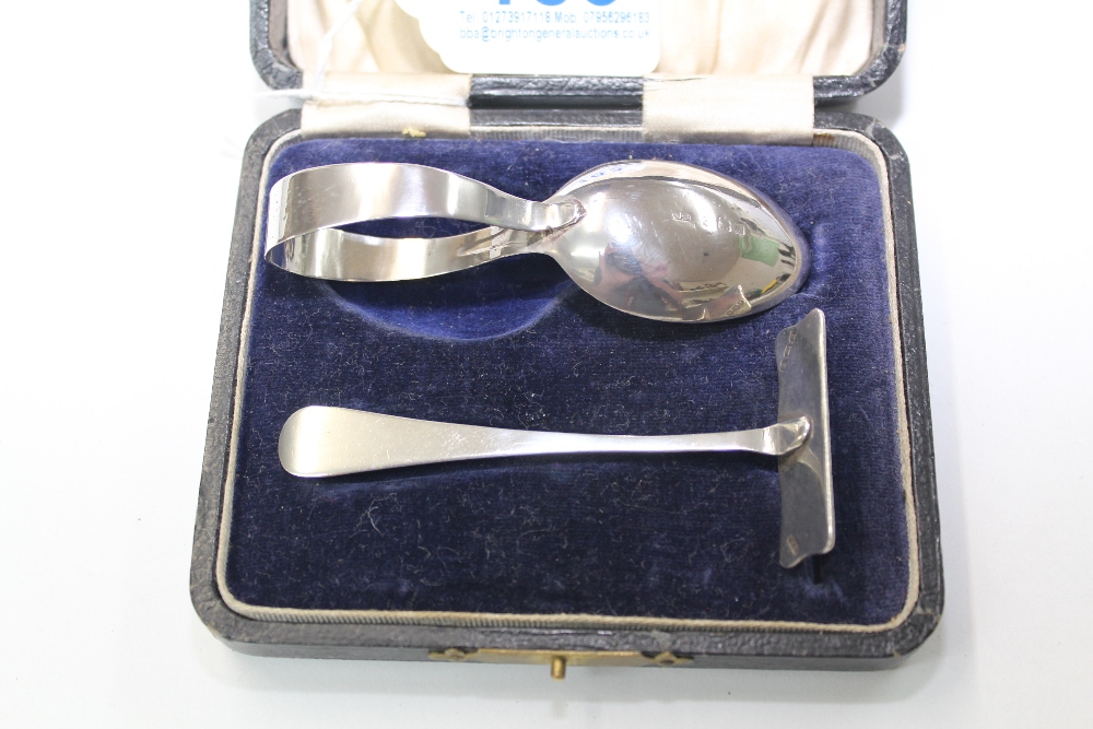 HALLMARKED SILVER SPOON & PUSHER (BOXED) - Image 3 of 3
