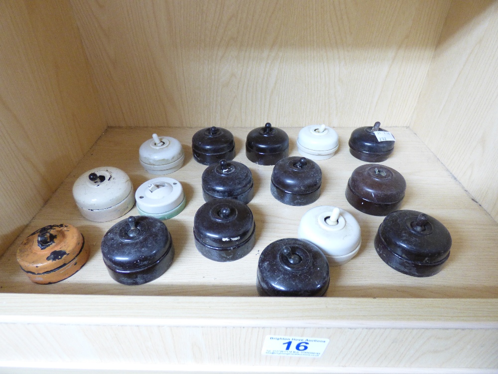 QUANTITY OF VINTAGE BAKELITE & CERAMIC SWITCHES