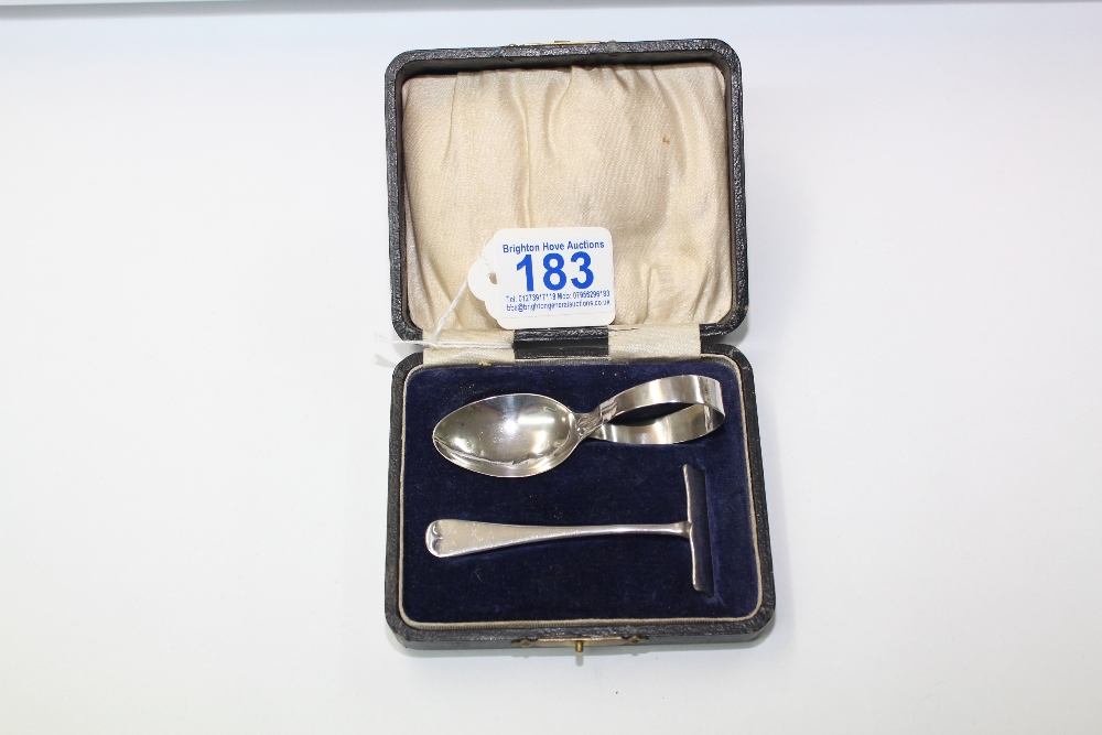 HALLMARKED SILVER SPOON & PUSHER (BOXED)