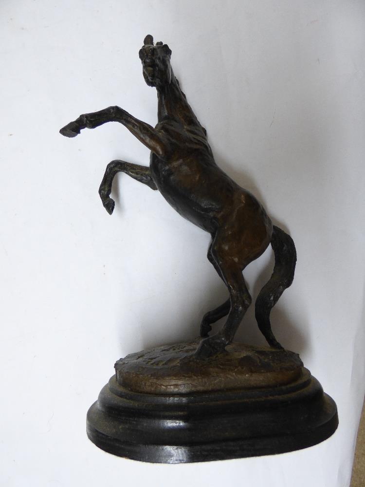 COLLECTION OF HORSE FIGURES - Image 5 of 6