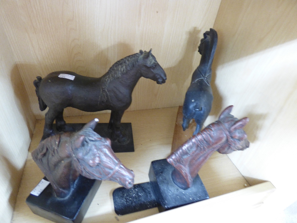 PAIR OF HORSE HEAD BOOK ENDS & 2 X HORSE FIGURES - Image 2 of 2