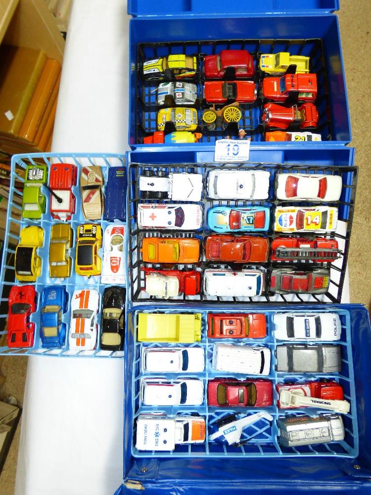 QUANTITY OF DIE CAST VEHICLES + TOY CAR STORAGE CASE & BOX