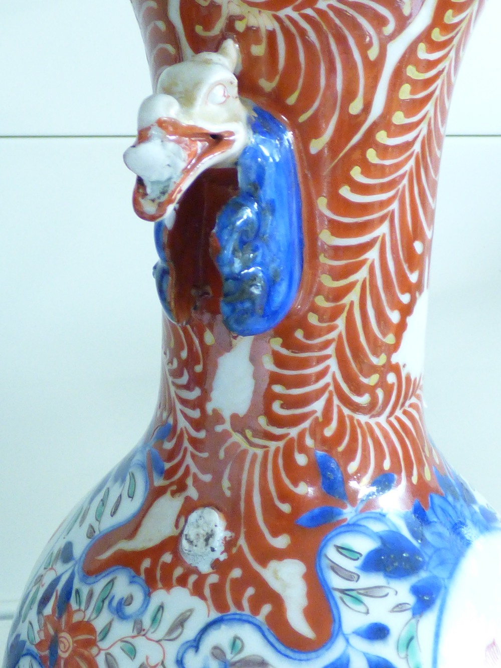 PAIR OF 19th CEBTURY JAPANESE PORCELAIN VASES A/F - Image 4 of 7