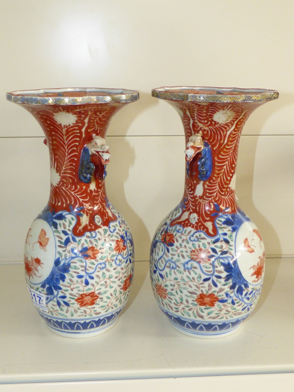 PAIR OF 19th CEBTURY JAPANESE PORCELAIN VASES A/F - Image 3 of 7